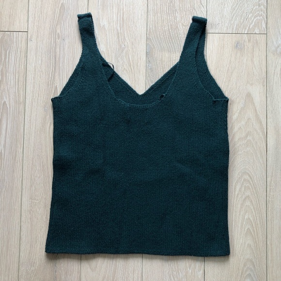 Old Navy Knitted Tank Top in Emerald Green Size Medium Petite - Picture 2 of 7